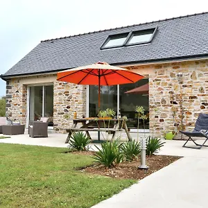  Ferienhaus La Longere De Poulrinou